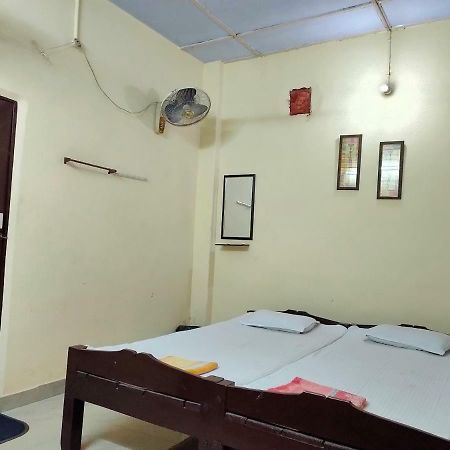 Chandrupal Lodging Guwahati Exteriör bild