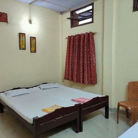 Chandrupal Lodging Guwahati Exteriör bild